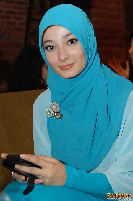 Lucu dan menggemaskan banget lho, bunda. Wanita / Cewek Hijab Berpakaian Tapi Telanjang Sexy | Jasa ...