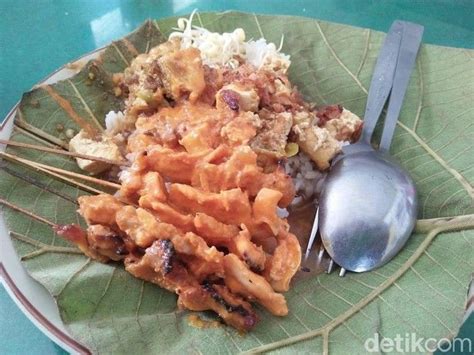 Salah satu kuliner yang paling populer adalah gudeg. Uenak Tenan! Sate Srepeh dan Sate Kikil, Sate Enak Khas ...