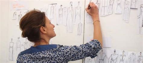 Anne creates long, elegant, feminine silhouettes, often uses fabrics for men's suits for split skirts, or decolletés with ribbons crossed, tied or buttoned. RENCONTRE AVEC ANNE WILLI, UNE CRÉATRICE DE MODE ...