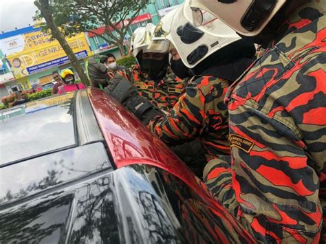 Antara aksesori kereta 'dummy buckle' yang dipasang pada kenderaan untuk menghilangkan bunyi amaran tali keledar. Cemas anak terperangkap dalam kereta hampir sejam ...