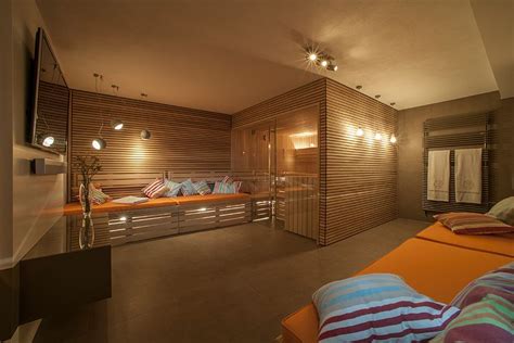 Ostimme villan espanjasta ja enimmäinen asia mitä sinne halusimme oli sauna. Behagliche Wärme: #Sauna und Ruheraum perfekt vereint ...