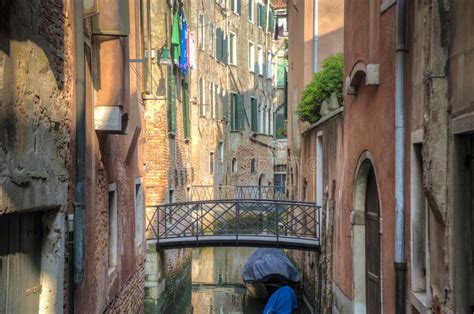 Kyero ist das immobilienportal italiens, mit einer grossen auswahl an immobilien von führenden italienischen. Wohnungen Auf Einem Kanal, Venedig, Italien Stockfoto ...