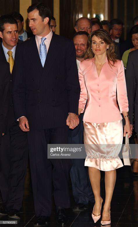 Wo das tragen nach dem … welches kleid tragen sie, wenn sie ein wenig' die breiten hüften? Crown Prince Felipe and his wife Princess Letizia visit ...