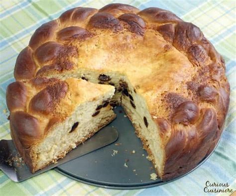 Easter bread has deep roots and a lot of symbolism associated with it, as it's often baked in the shape of a wreath, which symbolizes the crown of thorns jesus christ wore at the crucifixion. Sicilian Easter Bread / #Easter Bread #sicily #italy ...