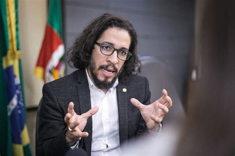 Jornalista, doutorando em ciência política na universidade de barcelona; Jean Wyllys: 'Por mais que as pessoas levantem desculpas ...