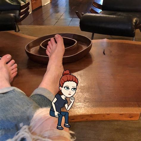 Feast your peepers on these pictures of her feet, legs and toes. Julianne Moore's Feet