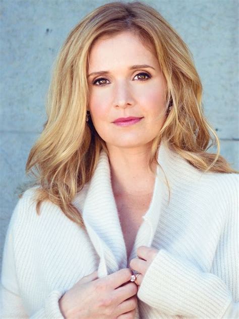 A madcap clown in masked comedy traditionally from bergamo, italy usually playing the part of a comic servant and indulging in acrobatic antics and tricks. Chiara Zanni → Peso, Idade, Altura e Signo dos famosos em 2020