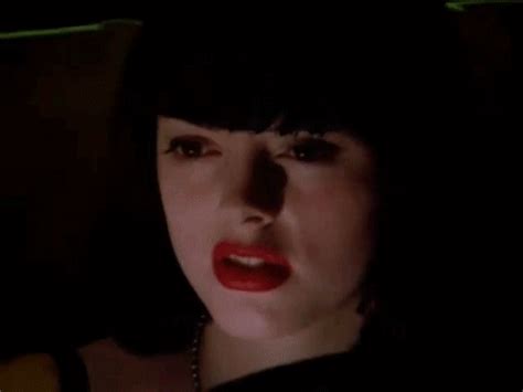 The doom generation rose mcgowan. the doom generation gifs | WiffleGif