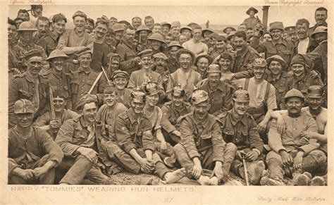 Happy Tommies, Location unknown.1918. [2081x1281] : HistoryPorn