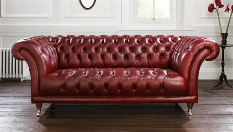 Solid wood and stainless steel are used throughout, and two cushions are used for added comfort. 15 Sammlung von Chesterfield Möbel | Chesterfield möbel ...