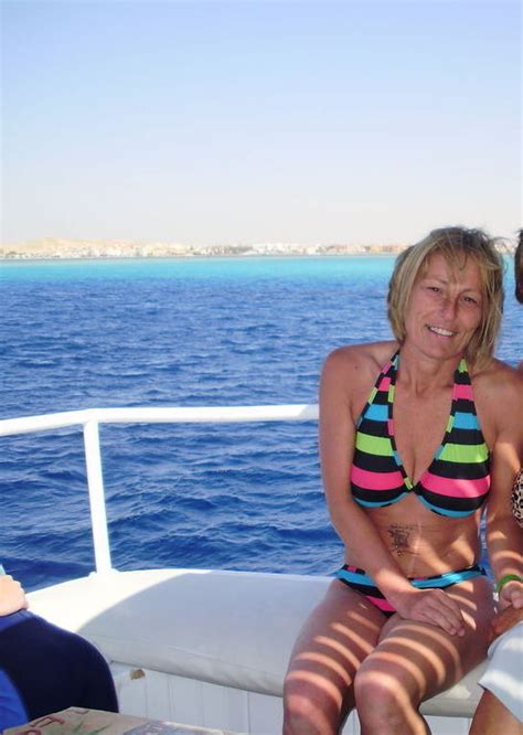 Feel free to post what you are looking for. cockney2009, Lonely wife in Manchester, 48 bored, looking ...