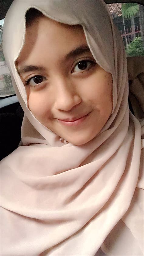 Sungguh tak kuasa saya menahan air mata berlinang melihat foto ini. Foto Cewek2 Cantik Berhijab - Asia