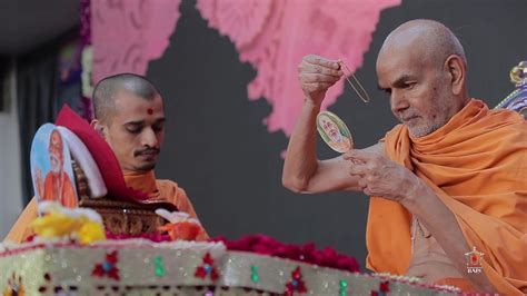 Bhagwan swaminarayan, aksharbrahman gunatitanand swami and shri gopalanand swami. Guruhari Darshan 19-21 Nov 2019, Bochasan, India - YouTube