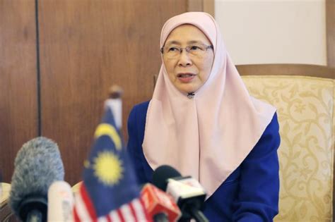 Air dicencang tak akan putus. Wan Azizah: Tak boleh selamanya hidup dalam konflik dan ...