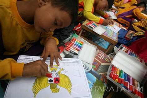 Mewarnai gambar lambang garuda pancasila. Mewarnai Gambar Garuda Pancasila | Mewarnai cerita terbaru ...