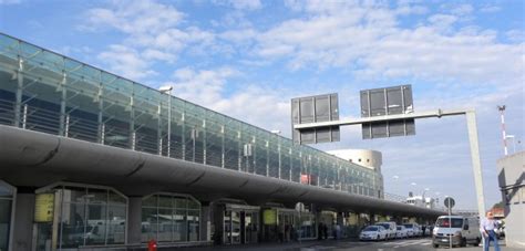 Adr comunica l'evacuazione dello scalo romano in seguito a un principio d'incendio. Incendio all'aeroporto di Malta | Voli dirottati su scalo ...