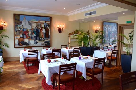 Situated only 05 km from the city center, guests are well located to enjoy the town's attractions and activities. Hotel La Residence du Vieux Port Restaurant | World-Adventurer