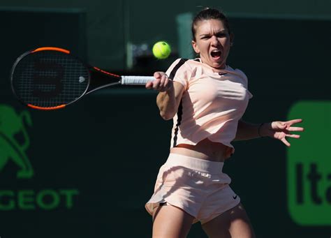 Encore une victoire et la roumaine redeviendra n.1 mondiale. SIMONA HALEP at 2018 Miami Open in Key Biscayne 03/22/2018 - HawtCelebs