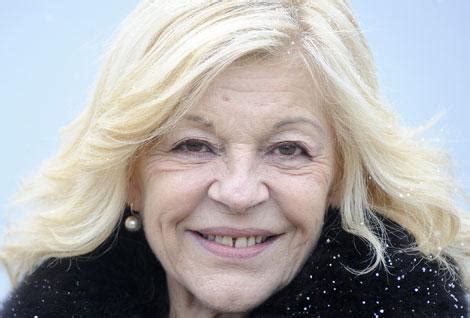 You can use the special. Nicoletta Chanteuse | Premiere.fr