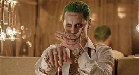 Joker appears in the new film during a sequence set on a ruined earth after the alien tyrant darkseid invades and decimates the. Justice League: El Joker de Jared Leto y su primer vistazo ...