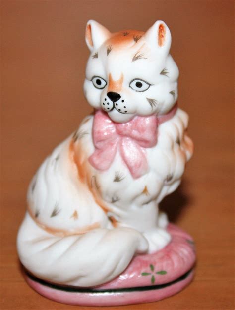 We did not find results for: STAFFORDSHIRE STYLE Curio Cabinet Cat from Franklin Mint ...