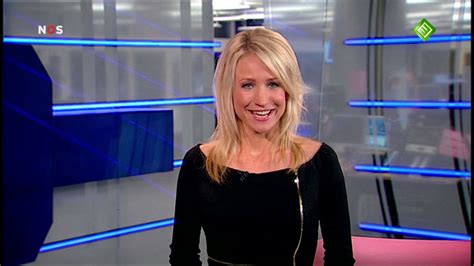 Dionne stax (boxmeer, 22 april 1985) is een nederlandse journaliste en nieuwslezeres. Dionne Stax: Dionne Stax in strak zwart jurkje