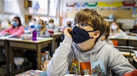 Seulement 10 semaines en france. Caroline Désir écarte toute fermeture prolongée des écoles ...