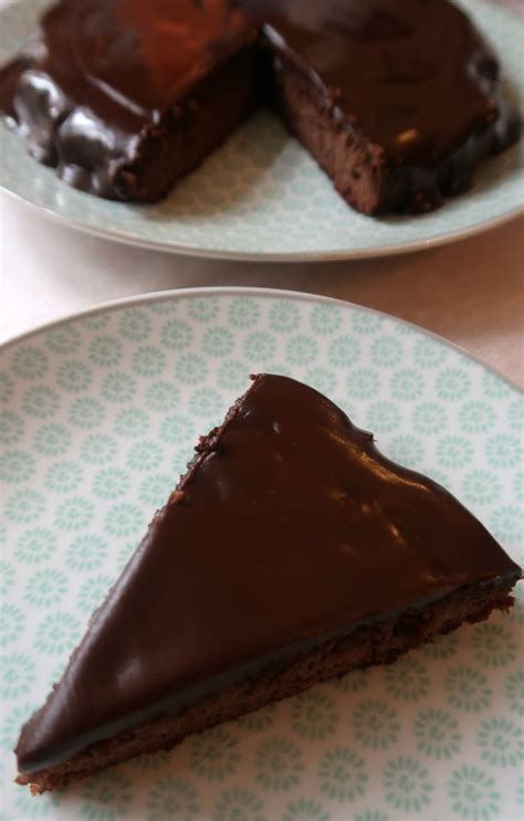 Jesse is doing his ketogenic cleanse so i had to make a low carb keto cake for his birthday. Easy Keto Chocolate Cake Recipe - Low Carb Birthday Cake