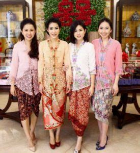 8 photos of the baju kebaya pengantin batak. Kebaya Pengantin Batak Kancing Depan : Couple Kebaya ...