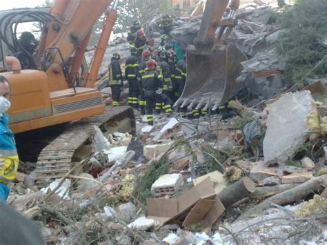 Ancora paura a l'aquila per una scossa di terremoto avvertita alle ore 10.55 di giovedì 14 novembre. Terremoto L'Aquila: 03:32 del 6 aprile 2009, la scossa che ...