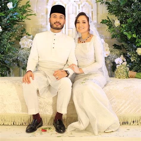 Sebagaimana diketahui, wali nikah itu ada dua macam yaitu wali kerabat (nasab) dan wali hakim. FOTO Menangis Di Hari Pernikahan Adik, Uqasha Senrose ...