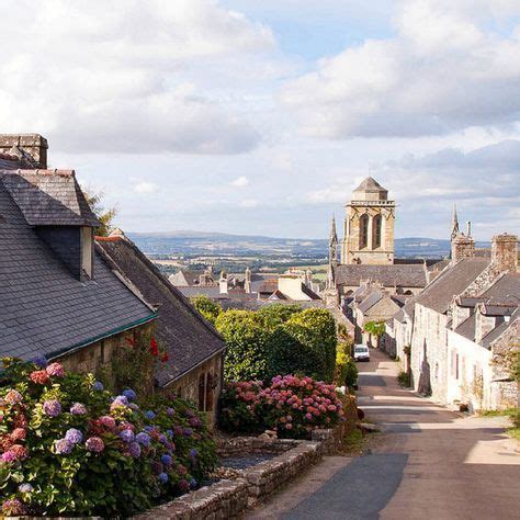 Locronan (lokorn in breton) is a commune in finistère department in bretagne in northwestern france. Locronan, schitterend dorpje met bijzondere architectuur ...