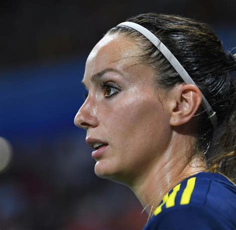 Nice moment in the player tunnel after the game when kosovare asllani saw jessica mcdonald, tobin heath and. Fußball: Schwedin Asllani erste "Galactica" für Reals ...