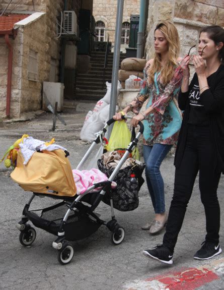 אחות מוסמכת מומחית באונקולוגיה ומטפלת מינית מוסמכת. רותם סלע סוחבת | פפראצי