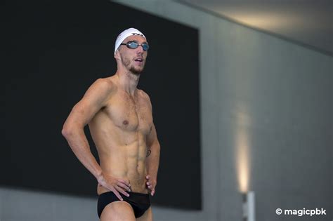 He swam a 1:58.89 to win the heats which was a bit slower than the 1:57.58. Team Genève Jérémy Desplanches - L'INTERVIEW CM - Team Genève