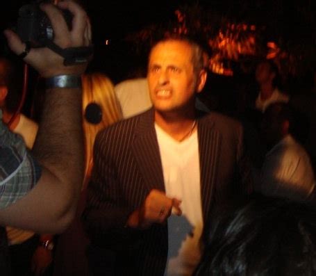 La espera de un turno era larga. Jorge Rial - Wikipedia, la enciclopedia libre
