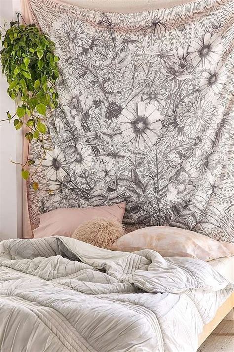 Tapestry design can be as complex as hours of painstaking embroidery or as simple as painting a part fabric. Pin by Kierstin Aria on DORM ♥︎ | Tapestry bedroom, Cute ...