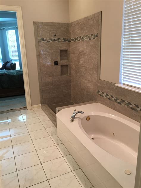 Expressing sensuality, this bathtub soothes you and stimulates all your senses, invites you to escape and meditate, away from the cares and stress. Msi 12x24 Pietra Pearl with glass leaves boarder. | Shower ...