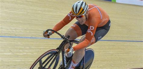 Nederland pakt één puntje terug op de britten, die als derde over de streep komen. Kirsten Wild pakt derde NK-titel, Matthijs Büchli verovert ...