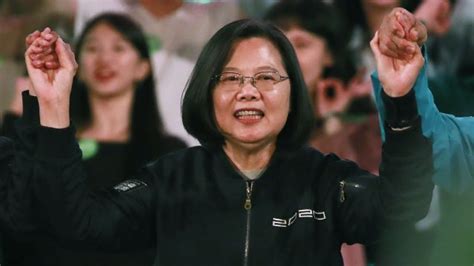 As for her husband, she is unmarried and has no children. Regerend staatshoofd Tsai Ing-wen kondigt overwinning aan ...