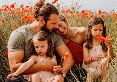 Vandaag praat ze over haar man steffen, haar rots in de branding, de vader van haar oogappels, haar grote liefde. Enceinte et mère de deux enfants, elle apprend une ...