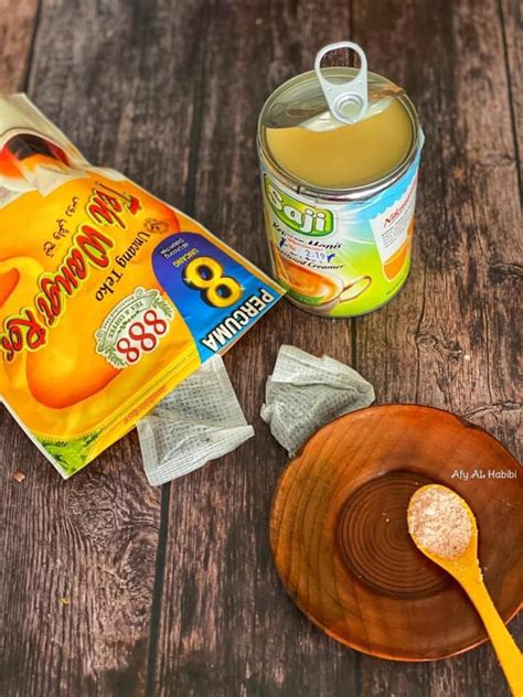Rendam serbuk teh dalam air panas hingga kembang selama 10 minit. Cara untuk membuat Teh Tarik terlajak sedap untuk anda ...