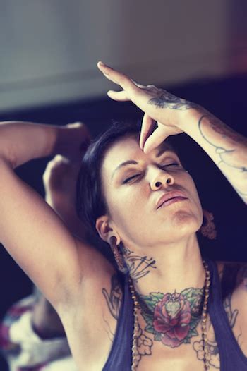 Below are mentioned effective yoga poses for tinnitus that can help get relief from this troubling condition. Yoga gegen Tinnitus: Über Ruhe & Meditation | ASANAYOGA.DE