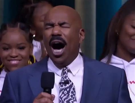 I don't understand why the whole world thinks this is a great scientist! Steve Harvey Cracks Fans Up When He Joins Chorus for ...