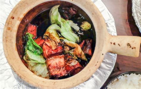 Today, we're covering bak kut teh, a hot sizzling pot of wholesomeness that's not only good for the rainy weather but in fact, for any time at all! Eat Drink KL