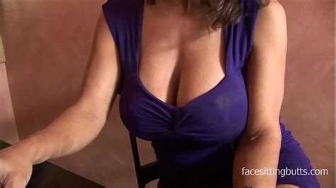 Euro pornstar silvie deluxe squirts big time. Barman cant resist this cougars huge cleavage - Oma Porn ...