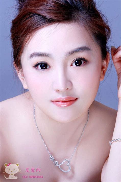 Ngentot dengan selingkuhan paling suka goyang di atas. Foto Cewek Asia: Asian women from conservative society