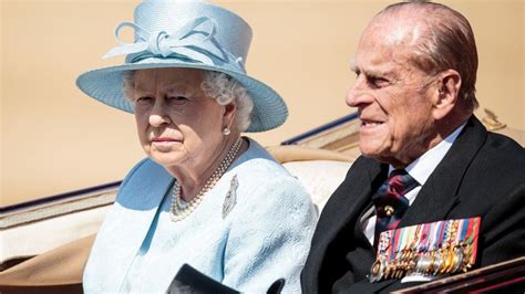 He was the prince of greece and five years her senior, about to embark on a career with the. Mehr Ruhe: Queen Elizabeth & Prinz Philip schlafen ...