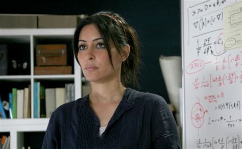 Laila rouass est connue pour safe. Laila Rouass nell'episodio 2 della stagione 3 di Primeval: 120836 - Movieplayer.it