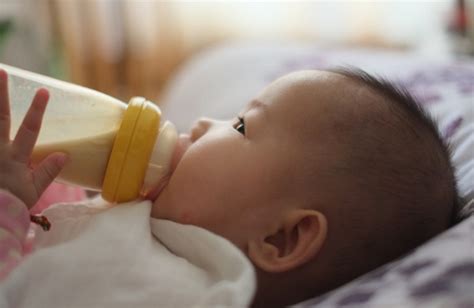 Check out our simple weaning tips! When Should I Wean My Baby Off Formula? (TOP TIPS & TRICKS)